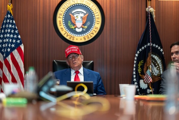 Израиль и Иран согласились на полное прекращение огня – Трамп