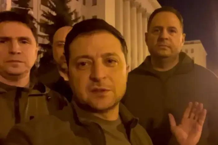 Возмущенные соратники Порошенко с новым учебником