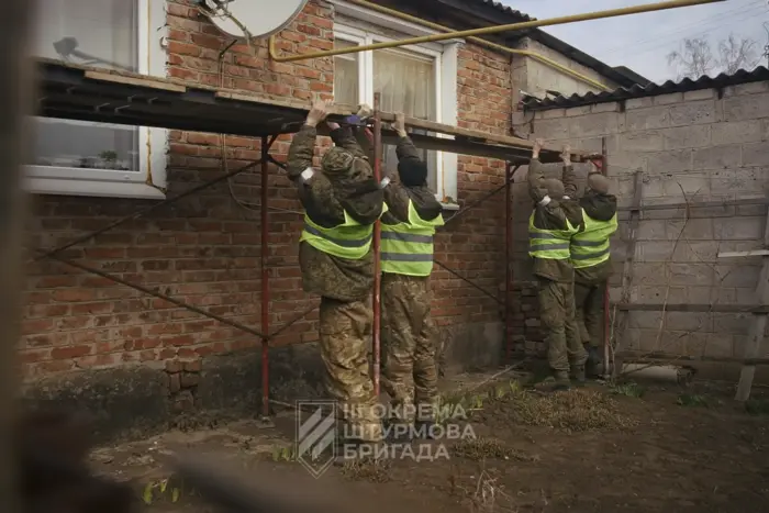 Пленный оккупант восстановил дом матери троих военных в Изюме