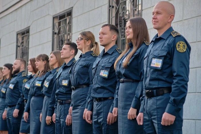 Customs Day in Ukraine: History of the Holiday, Greetings in Prose, Verses, and Postcards
