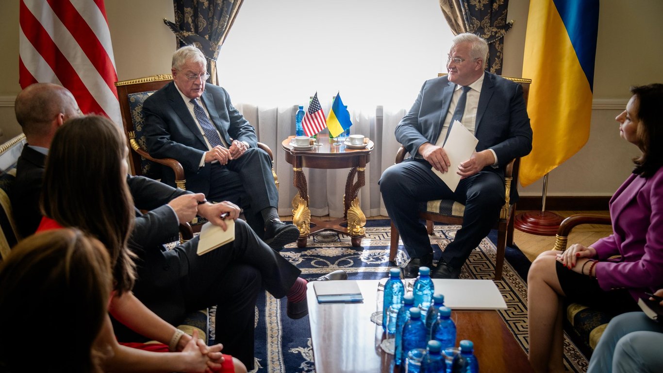Сибіга зустрівся з Келлогом — про що говорили